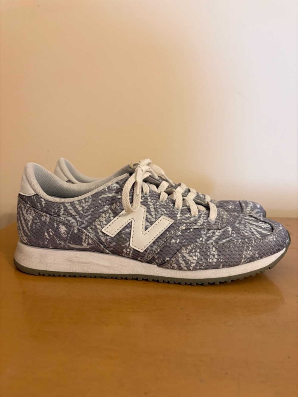 New Balance Women's 620 Gray and White Botanical Patterned Sneaker